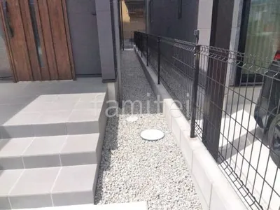 犬走り 防犯砂利敷き バラス砕石 防草シート加工