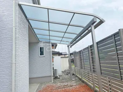 １階テラス屋根 （雨除け） YKKAP ソラリアR アール屋根 スタンダード 壁付