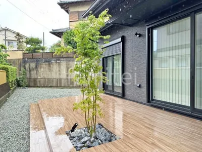 シンボルツリー イロハモミジ 落葉樹 植栽 ロックガーデン 栗石敷き