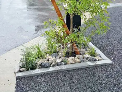 ロックガーデン ぐり石敷き