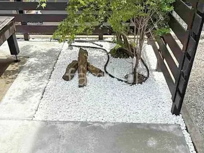 化粧砂利敷き
