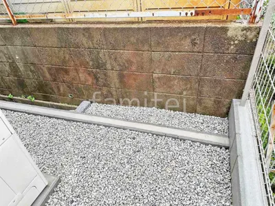 犬走り 防犯砂利敷き バラス砕石 防草シート加工