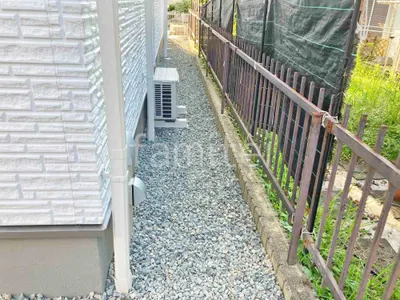 犬走り 防犯砂利敷き バラス砕石 防草シート加工