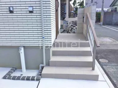 玄関アプローチ階段 床タイル貼り 施主支給