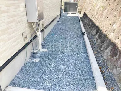 犬走り 防犯砂利敷き バラス砕石 防草シート加工