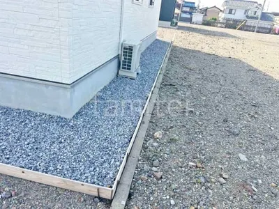 犬走り 防犯砂利敷き バラス砕石 防草シート加工