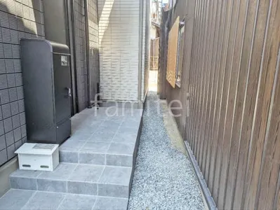 犬走り 防犯砂利敷き バラス砕石 防草シート加工