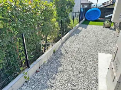犬走り 防犯砂利敷き バラス砕石 防草シート加工