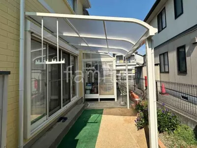 １階テラス屋根 （雨除け） YKKAP ソラリアR アール屋根 スタンダード 壁付