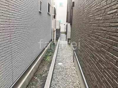 犬走り 防犯砂利敷き バラス砕石 防草シート加工