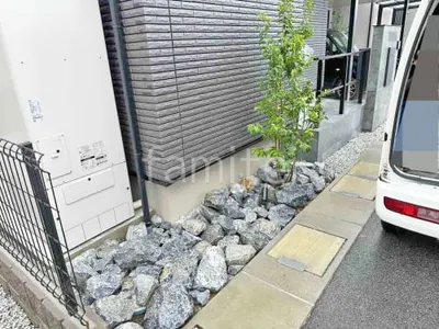 ロックガーデン ぐり石敷き