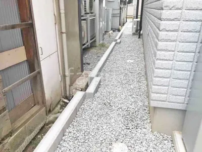 犬走り 防犯砂利敷き バラス砕石 防草シート加工