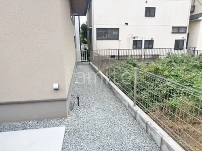 犬走り 防犯砂利敷き バラス砕石 防草シート加工