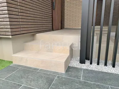 玄関アプローチ階段 床タイル貼り 施主支給