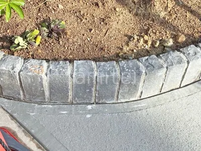 ピンコロ石花壇