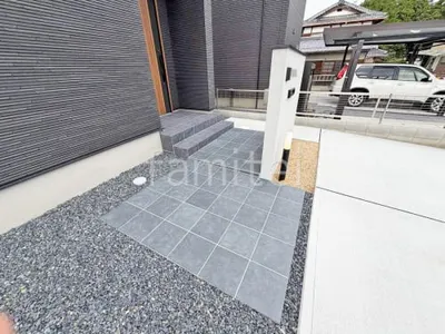 玄関アプローチ 床タイル貼り LIXIL パセオ