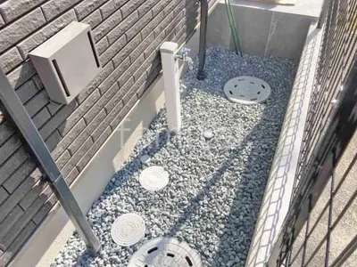 犬走り 防犯砂利敷き バラス砕石 防草シート加工