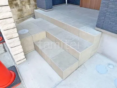 玄関アプローチ階段 床タイル貼り LIXIL パセオ