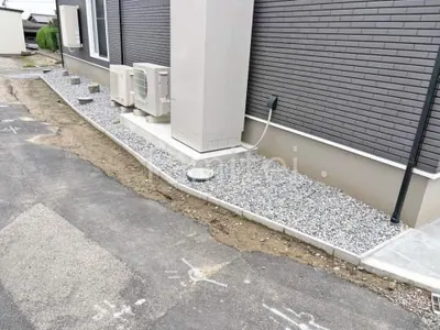 犬走り 防犯砂利敷き バラス砕石 防草シート加工