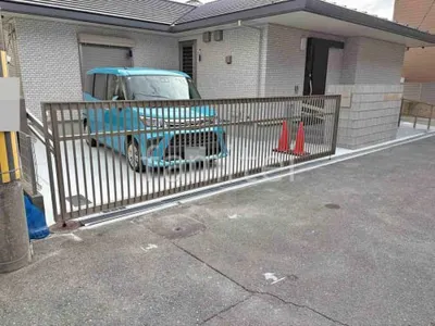 新築シンプル セミクローズ外構