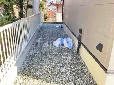 犬走り 防犯砂利敷き バラス砕石 防草シート加工