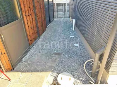 犬走り 防犯砂利敷き バラス砕石 防草シート加工