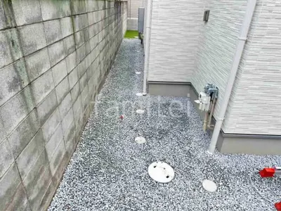 犬走り 防犯砂利敷き バラス砕石 防草シート加工