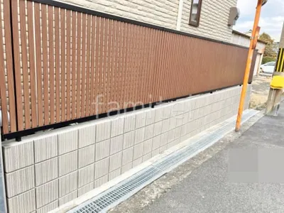 ブロック塀 （化粧ブロック） ユニソン アルタ  アルミ形材 フェンス LIXIL 木製調AB TS1型 縦スリット1 木調・ラティス