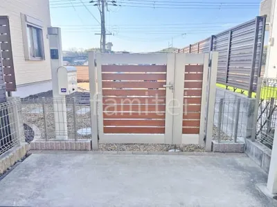 親子両開き 門扉 YKKAP 木製調 ルシアスYS2型 横スリット  スチールメッシュ フェンス YKKAP イーネット3F型 スチール柱 境界・メッシュ ブロック塀 （化粧ブロック） ユニソン シャモティ 