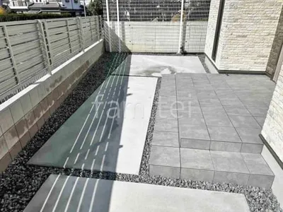 玄関アプローチ階段 床タイル貼り リビエラ エタニティ