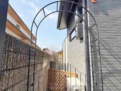 門扉付きアーチ