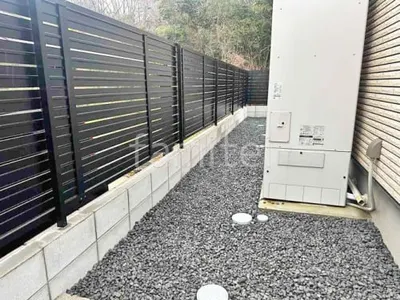 犬走り 防犯砂利敷き バラス砕石 防草シート加工