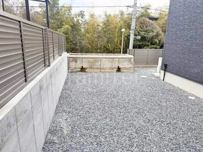 犬走り 防犯砂利敷き バラス砕石 防草シート加工