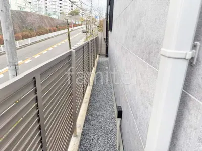 犬走り 防犯砂利敷き バラス砕石 防草シート加工