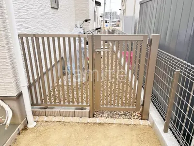 アルミ形材 フェンス LIXIL AB TR3型 縦格子3  ブロック塀 （化粧ブロック） ユニソン シャモティ  片開き 門扉 LIXIL AB TR3型 太たて桟 