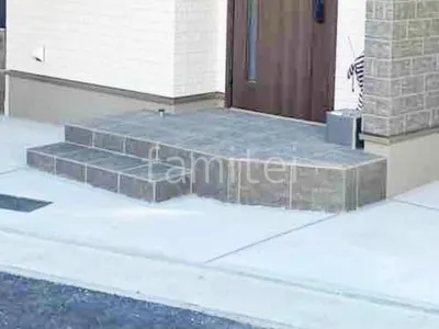 玄関アプローチ階段 床タイル貼り LIXIL グレイスランド