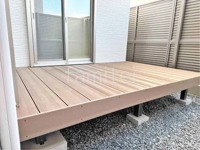 人工木デッキ  LIXIL 人工木 木彫 樹ら楽ステージ 