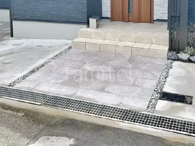 玄関アプローチ 床タイル貼り アイコットリョーワ ルイーダ