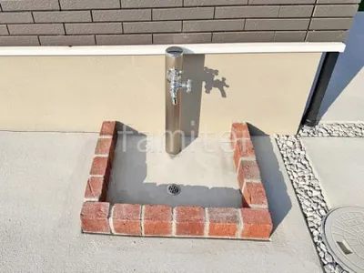 レンガ囲い水受け(パン) 土間モルタル仕上げ 洗い場