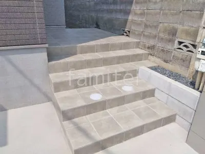 玄関アプローチ階段 床タイル貼り LIXIL パセオ