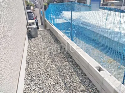 犬走り 防犯砂利敷き バラス砕石 防草シート加工