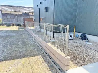 ブロック塀 （化粧ブロック） ユニソン シャモティ  スチールメッシュ フェンス YKKAP イーネット3F型 スチール柱 境界・メッシュ