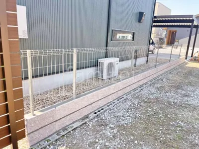 ブロック塀 （化粧ブロック） ユニソン シャモティ  スチールメッシュ フェンス YKKAP イーネット3F型 スチール柱 境界・メッシュ