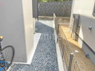 犬走り 防犯砂利敷き バラス砕石 防草シート加工