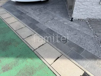 玄関アプローチ 床平板敷き ユニソン カッシア[ai] 洗出し仕上げ