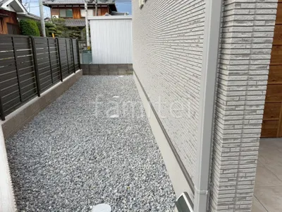 犬走り 防犯砂利敷き バラス砕石 防草シート加工
