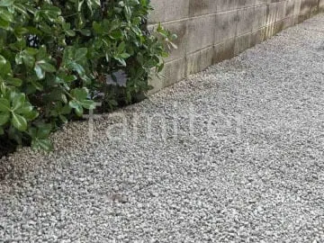 防草シート敷き 既存砂利再利用