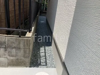 犬走り 防犯砂利敷き バラス砕石 防草シート加工