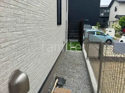 犬走り 防犯砂利敷き バラス砕石 防草シート加工