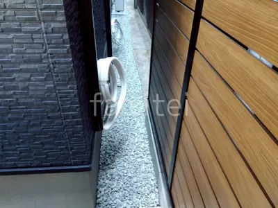 犬走り 防犯砂利敷き バラス砕石 防草シート加工